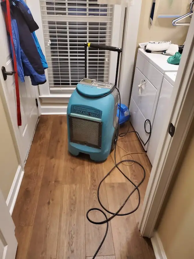 Commercial dehumidifier deployed for Crawl Space Restoration in Iowa Park